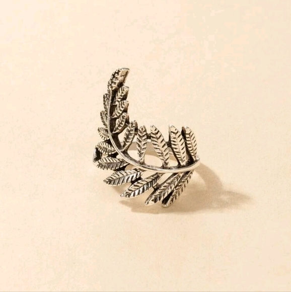 Elegant Silver Twisted Leaf Ring✨️ - Picture 2 of 10